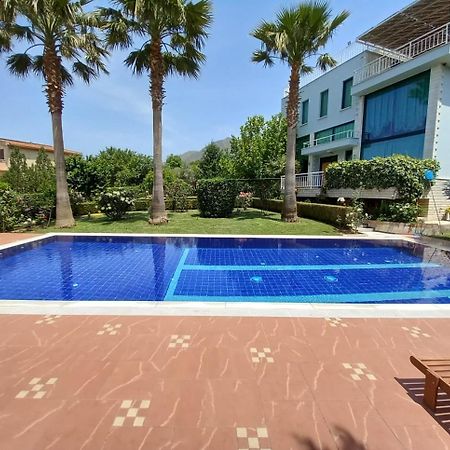 Family Beach Swimming Pool Villa Luanit Trajas Exterior foto